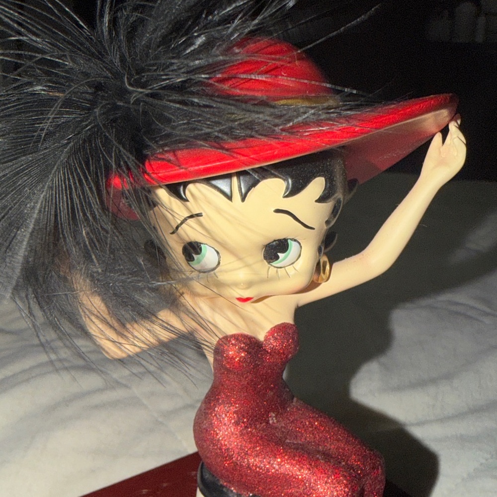 Vintage Betty Boop Red Figurine with Black Feather Hat - Picture 2 of 7